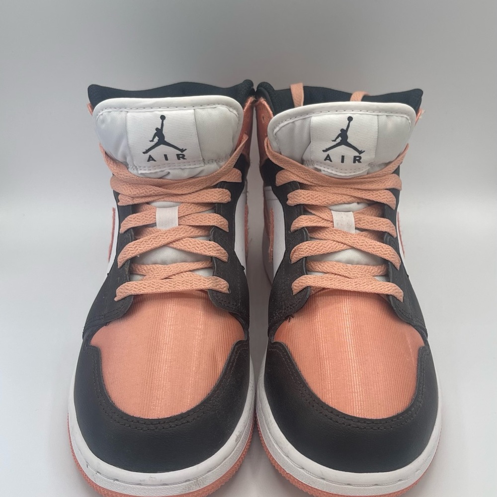 Nike Air Jordan 1 Mid
'Madder Root’ new